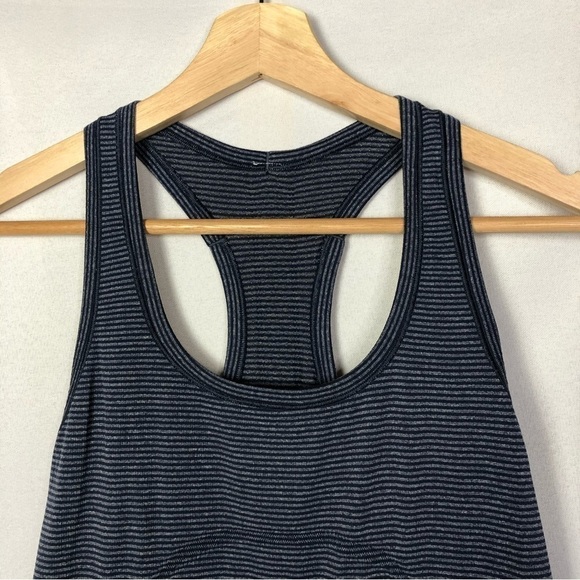Lululemon Run Swiftly Tech Fitted Tank Top Heathered Cadet Blue Striped 8 - Picture 5 of 6